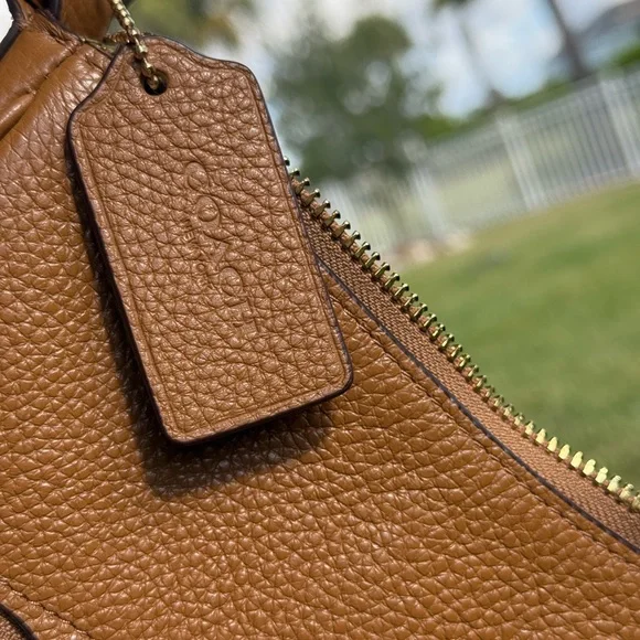 COACH Ellie File Bag in Gold/ Light Saddle NWOT - Picture 5 of 14